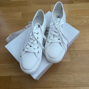 White Steve Madden platform sneakers. Size 8M. Never worn. Excellent condition.